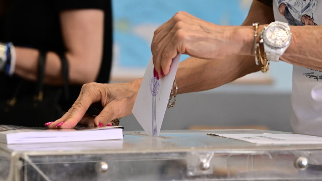 Δημοσκόπηση Interview: Πρώτη με κέρδη η ΝΔ με 29,6%, δεύτερη με μικρές απώλειες η ΕΛΑΣ με 15,4%, τρίτο με άνοδο στο 14% το ΠΑΣΟΚ Δημοσκόπηση Interview: Πρώτη με κέρδη η ΝΔ με 29,6%, δεύτερη με μικρές απώλειες η ΕΛΑΣ με 15,4%, τρίτο με άνοδο στο 14% το ΠΑΣΟΚ