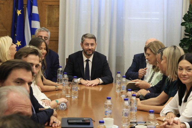 Μάχη στο ΠΑΣΟΚ για την επιστροφή στη δεύτερη θέση: Η γενική επιστράτευση στην Αττική και το μπρα ντε φερ με τον Τσίπρα Μάχη-στο-ΠΑΣΟΚ-για-την-επιστροφή-στη-δεύτερη-θέση:-Η-γενική-επιστράτευση-στην-Αττική-και-το-μπρα-ντε-φερ-με-τον-Τσίπρα