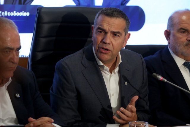 Τσίπρας: Σημαντικό βήμα η απόφαση για παραπομπή του Τριαντόπουλου, να παραιτηθεί ο Φλωρίδης Τσίπρας:-Σημαντικό-βήμα-η-απόφαση-για-παραπομπή-του-Τριαντόπουλου,-να-παραιτηθεί-ο-Φλωρίδης