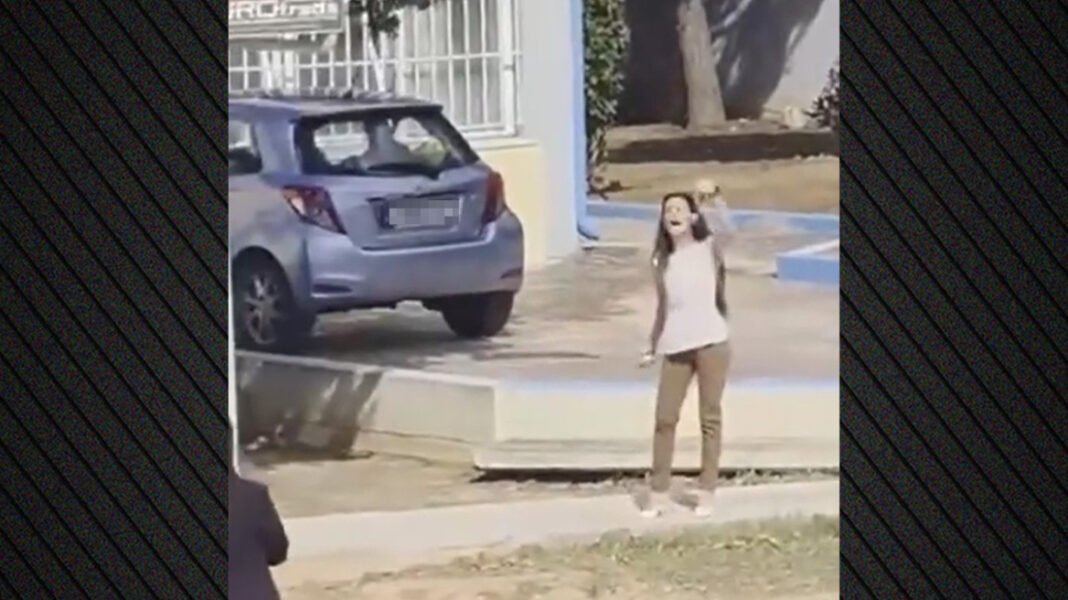 Σε σοβαρή κατάσταση η διευθύντρια του νηπιαγωγείου στα Άνω Λιόσια μετά την επίθεση από Ρομά, λέει η Διεύθυνση Εκπαίδευσης Σε-σοβαρή-κατάσταση-η-διευθύντρια-του-νηπιαγωγείου-στα-Άνω-Λιόσια-μετά-την-επίθεση-από-Ρομά,-λέει-η-Διεύθυνση-Εκπαίδευσης