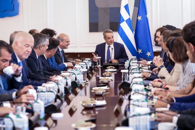 Συνεδριάζει την Τετάρτη το υπουργικό συμβούλιο – Επί τάπητος το νέο πλαίσιο για την πρόσβαση των ανηλίκων στο διαδίκτυο Συνεδριάζει-την-Τετάρτη-το-υπουργικό-συμβούλιο-–-Επί-τάπητος-το-νέο-πλαίσιο-για-την-πρόσβαση-των-ανηλίκων-στο-διαδίκτυο
