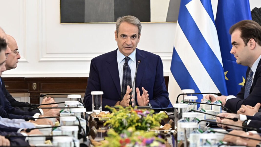 Ρυθμίσεις σε 120 δόσεις από 72, «φρένο» στους servicers και επιδότηση στα καύσιμα ανακοίνωσε ο Μητσοτάκης Ρυθμίσεις σε 120 δόσεις από 72, «φρένο» στους servicers και επιδότηση στα καύσιμα ανακοίνωσε ο Μητσοτάκης