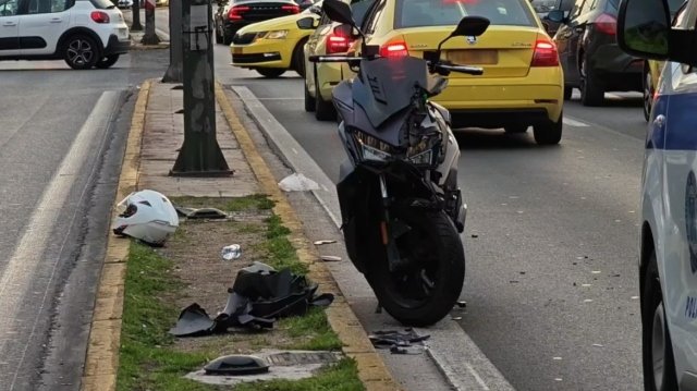 Μποτιλιάρισμα-στη-Βασιλίσσης-Σοφίας-στο-ρεύμα-προς-Σύνταγμα-μετά-από-τροχαίο-φορτηγού-με-μοτοσικλέτα