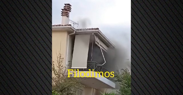 Φωτιά τώρα σε διαμέρισμα στο Αίγιο, απεγκλωβίστηκε μια γυναίκα, δείτε βίντεο Φωτιά-τώρα-σε-διαμέρισμα-στο-Αίγιο,-απεγκλωβίστηκε-μια-γυναίκα,-δείτε-βίντεο