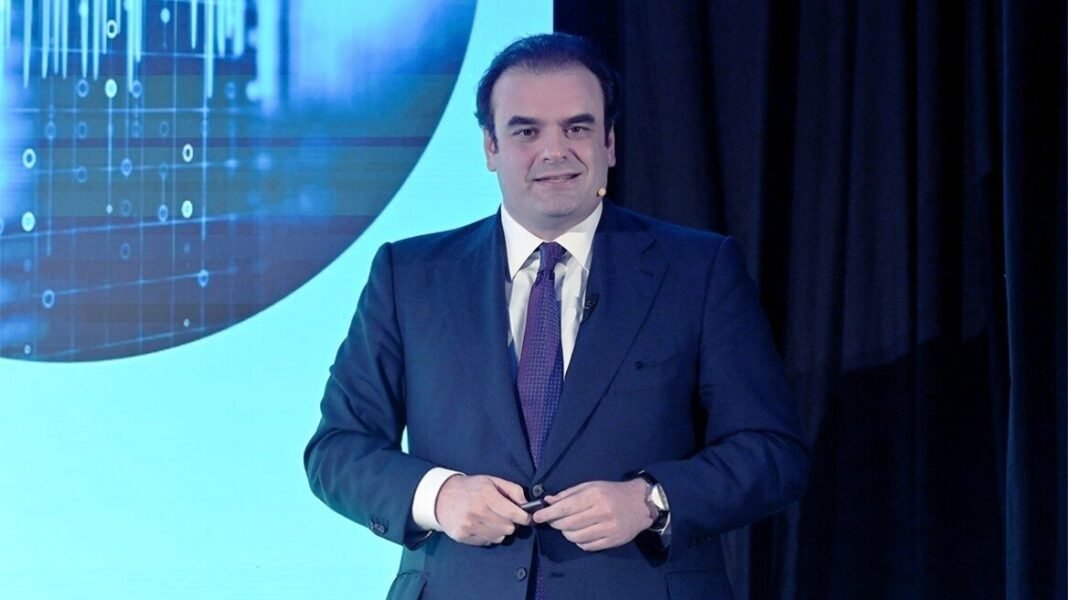 Πιερρακάκης για ιδιωτικό χρέος: Πλαφόν 15% στην προκαταβολή και πρόστιμα έως €500.000 στους servicers