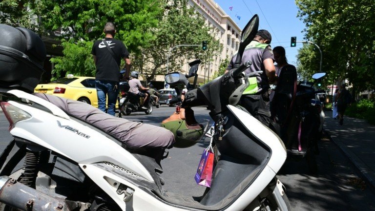 Σχεδόν 2.000 παραβάσεις για μη χρήση κράνους μέσα σε μία εβδομάδα Σχεδόν-2.000-παραβάσεις-για-μη-χρήση-κράνους-μέσα-σε-μία-εβδομάδα