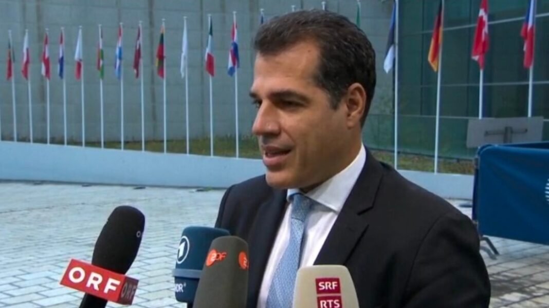 Στήριξη από την ΕΕ στην ελληνική πρόταση για τη μεταναστευτική πίεση: «Η Ευρώπη πρέπει να προστατεύεται», είπε ο Πλεύρης στο Συμβούλιο Υπουργών Στήριξη από την ΕΕ στην ελληνική πρόταση για τη μεταναστευτική πίεση: «Η Ευρώπη πρέπει να προστατεύεται», είπε ο Πλεύρης στο Συμβούλιο Υπουργών