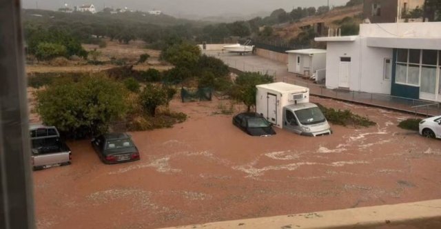 Η κακοκαιρία χτύπησε την Κρήτη: Ένας νεκρός, ποτάμια λάσπης οι δρόμοι και μεγάλες καταστροφές Η-κακοκαιρία-χτύπησε-την-Κρήτη:-Ένας-νεκρός,-ποτάμια-λάσπης-οι-δρόμοι-και-μεγάλες-καταστροφές