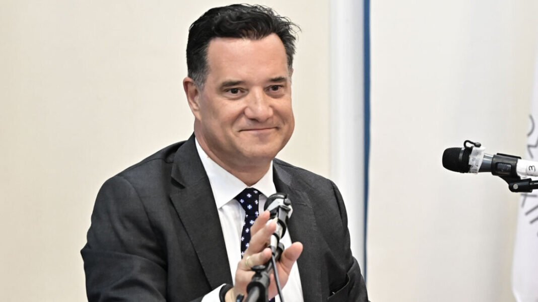 Ο Άδωνις τρολάρει Τσίπρα για την επίσκεψη στο Άγιο Όρος: Για άθεος πολύ ωραία τα λέει ο άτιμος…