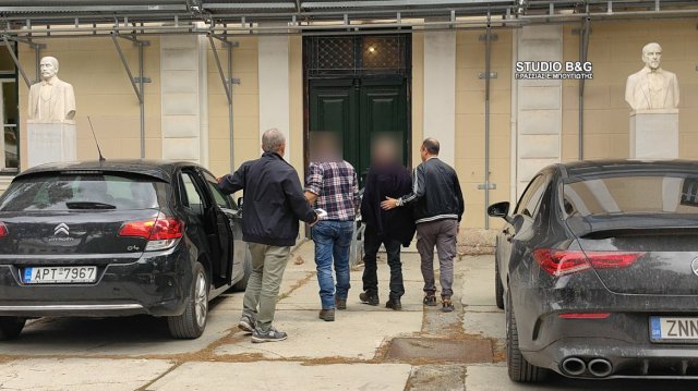 Συνελήφθη-64χρονος-που-πυροβόλησε-49χρονο-στην-Επίδαυρο,-χειροπέδες-και-στον-γιο-του-δράστη