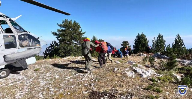 Καρέ καρέ η επιχείρηση διάσωσης των μαθητών στον Όλυμπο: Super Puma απομακρύνει τα παιδιά από το καταφύγιο, δείτε βίντεο Καρέ-καρέ-η-επιχείρηση-διάσωσης-των-μαθητών-στον-Όλυμπο:-super-puma-απομακρύνει-τα-παιδιά-από-το-καταφύγιο,-δείτε-βίντεο
