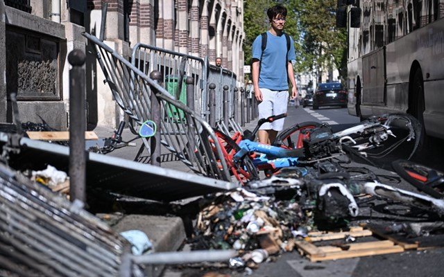Γαλλία: Συγκρούσεις μαθητών με την αστυνομία – Συνεχίζονται οι διαδηλώσεις για την παιδεία Γαλλία:-Συγκρούσεις-μαθητών-με-την-αστυνομία-–-Συνεχίζονται-οι-διαδηλώσεις-για-την-παιδεία