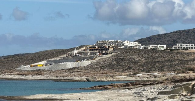 Ούτε γάτα, ούτε ζημιά με το White Coast στη Μήλο: Κρίθηκε εκπρόθεσμη η προσφυγή στο ΣτΕ και η εταιρεία συνεχίζει το «οικολογικό τέρας» Ούτε-γάτα,-ούτε-ζημιά-με-το-white-coast-στη-Μήλο:-Κρίθηκε-εκπρόθεσμη-η-προσφυγή-στο-ΣτΕ-και-η-εταιρεία-συνεχίζει-το-«οικολογικό-τέρας»