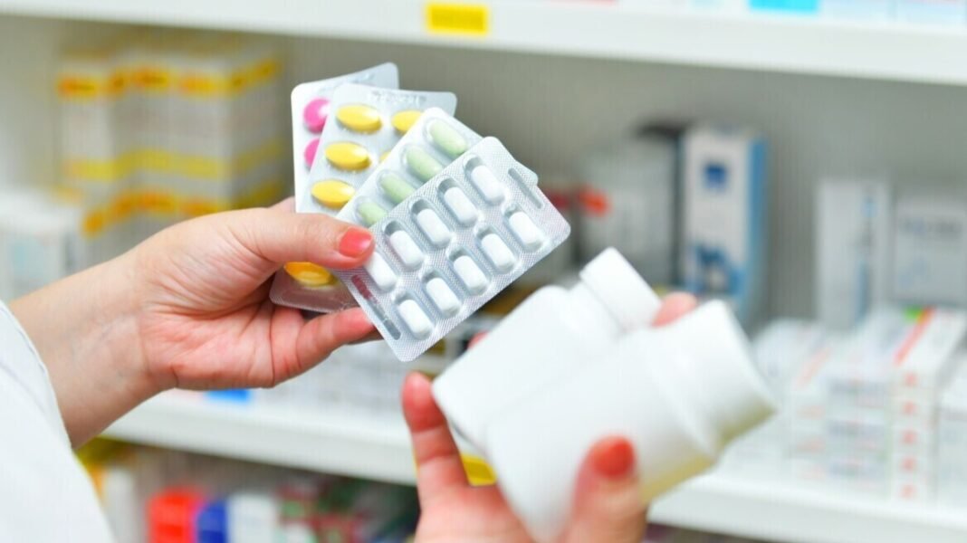 Πολυφαρμακία: Τρεις στις δέκα επείγουσες εισαγωγές ηλικιωμένων συνδέονται με τα φάρμακα Πολυφαρμακία:-Τρεις-στις-δέκα-επείγουσες-εισαγωγές-ηλικιωμένων-συνδέονται-με-τα-φάρμακα
