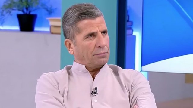 Θανάσης Βισκαδουράκης: Ο Γιώργος Μαζωνάκης ήταν ένας μεγάλος ροκ σταρ, ένας ατίθασος καλλιτέχνης που έφταιξε μόνος του το οικοδόμημά του Θανάσης-Βισκαδουράκης:-Ο-Γιώργος-Μαζωνάκης-ήταν-ένας-μεγάλος-ροκ-σταρ,-ένας-ατίθασος-καλλιτέχνης-που-έφταιξε-μόνος-του-το-οικοδόμημά-του