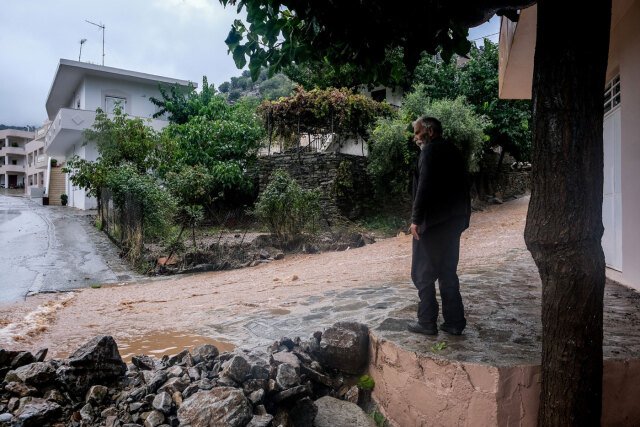 Επικαιροποιήθηκε το έκτακτο δελτίο από την ΕΜΥ, ποιες περιοχές επηρεάζονται μέχρι το μεσημέρι της Κυριακής Επικαιροποιήθηκε-το-έκτακτο-δελτίο-από-την-ΕΜΥ,-ποιες-περιοχές-επηρεάζονται-μέχρι-το-μεσημέρι-της-Κυριακής