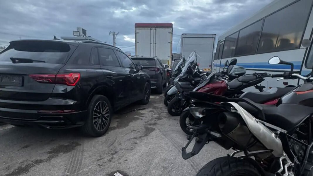 Έκλεβαν αυτοκίνητα και μηχανές απ’ όλη την Αττική και τα έκρυβαν για να μην εντοπίζονται, η μέθοδος «πατάκι» και τα €350.000 κέρδος της σπείρας Έκλεβαν-αυτοκίνητα-και-μηχανές-απ’-όλη-την-Αττική-και-τα-έκρυβαν-για-να-μην-εντοπίζονται,-η-μέθοδος-«πατάκι»-και-τα-e350.000-κέρδος-της-σπείρας