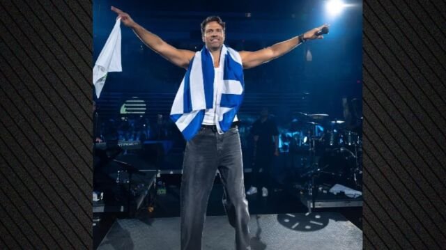 Η Αλεξάνδρα Νίκα φωτογράφισε τον Κωνσταντίνο Αργυρό με την ελληνική σημαία στη συναυλία του στη Βοστώνη Η-Αλεξάνδρα-Νίκα-φωτογράφισε-τον-Κωνσταντίνο-Αργυρό-με-την-ελληνική-σημαία-στη-συναυλία-του-στη-Βοστώνη