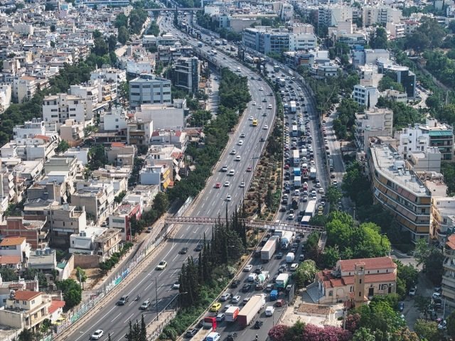 Η-κίνηση-τώρα-στους-δρόμους-της-Αθήνας:-Μποτιλιάρισμα-σε-Κηφισό-και-Αττική-Οδό,-πού-αλλού-υπάρχουν-προβλήματα