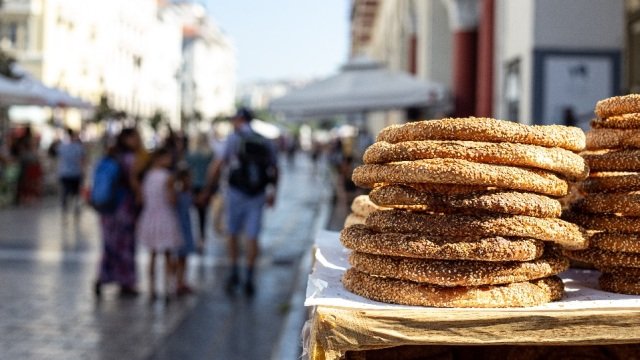 Νέοι-κανόνες-στα-σχολικά-κυλικεία,-μικρότερες-ποσότητες-αλλά-η-τιμή-μένει-η-ίδια-–-Τι-αλλάζει-για-μαθητές-και-γονείς