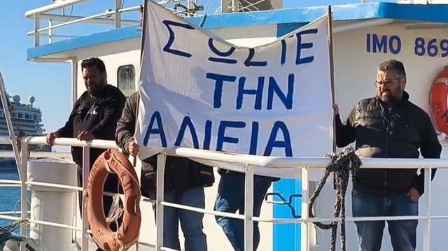 Κινητοποίηση-αλιέων-στον-Πειραιά:-Ζητούν-άμεσα-μέτρα-στήριξης-λόγω-της-αύξησης-του-κόστους-των-καυσίμων,-βίντεο