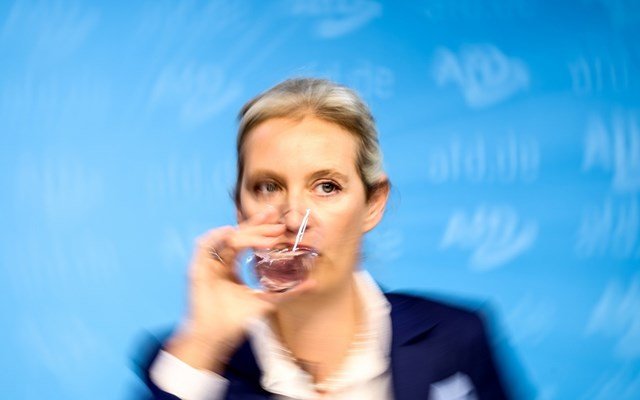 Η ακροδεξιά AfD εξετάζει στροφή από τις αντιευρωπαϊκές της ρίζες – Τι δείχνει εσωτερικό έγγραφο Η-ακροδεξιά-afd-εξετάζει-στροφή-από-τις-αντιευρωπαϊκές-της-ρίζες-–-Τι-δείχνει-εσωτερικό-έγγραφο