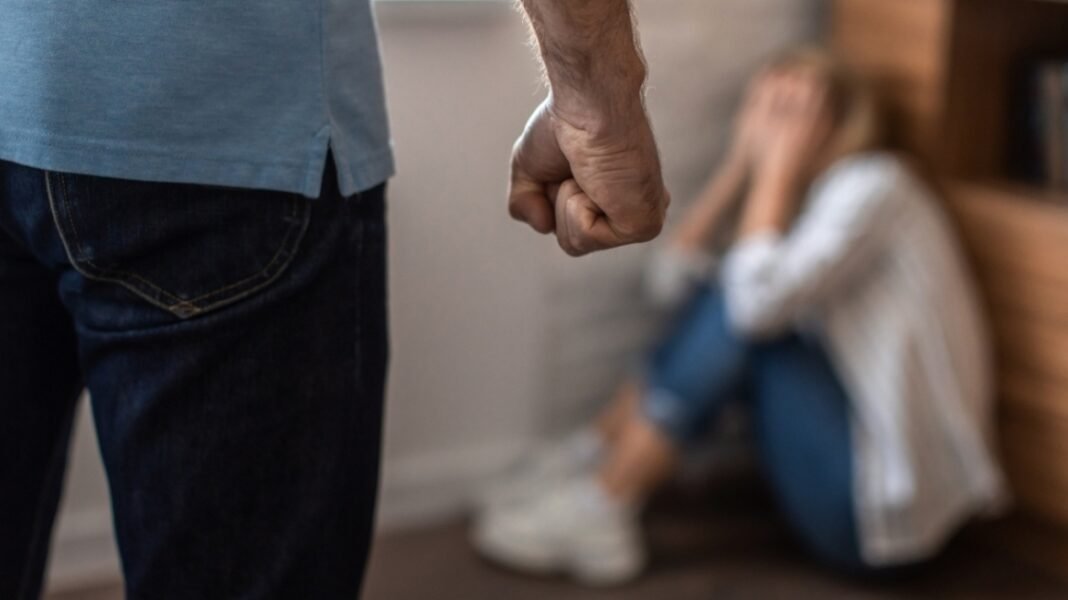 Ηράκλειο: Ξυλοκόπησε την σύντροφο του, έφυγε από το σπίτι και επέστρεψε την επόμενη μέρα για δεύτερη επίθεση Ηράκλειο:-Ξυλοκόπησε-την-σύντροφο-του,-έφυγε-από-το-σπίτι-και-επέστρεψε-την-επόμενη-μέρα-για-δεύτερη-επίθεση