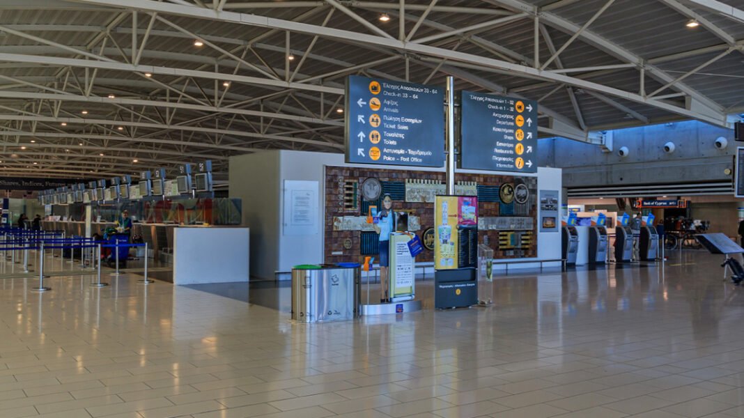Γυναίκα παρέκαμψε τα σημεία ελέγχου του αεροδρομίου Λάρνακας και επιβιβάστηκε σε πτήση για το Ισραήλ χωρίς να είναι στη λίστα Γυναίκα-παρέκαμψε-τα-σημεία-ελέγχου-του-αεροδρομίου-Λάρνακας-και-επιβιβάστηκε-σε-πτήση-για-το-Ισραήλ-χωρίς-να-είναι-στη-λίστα