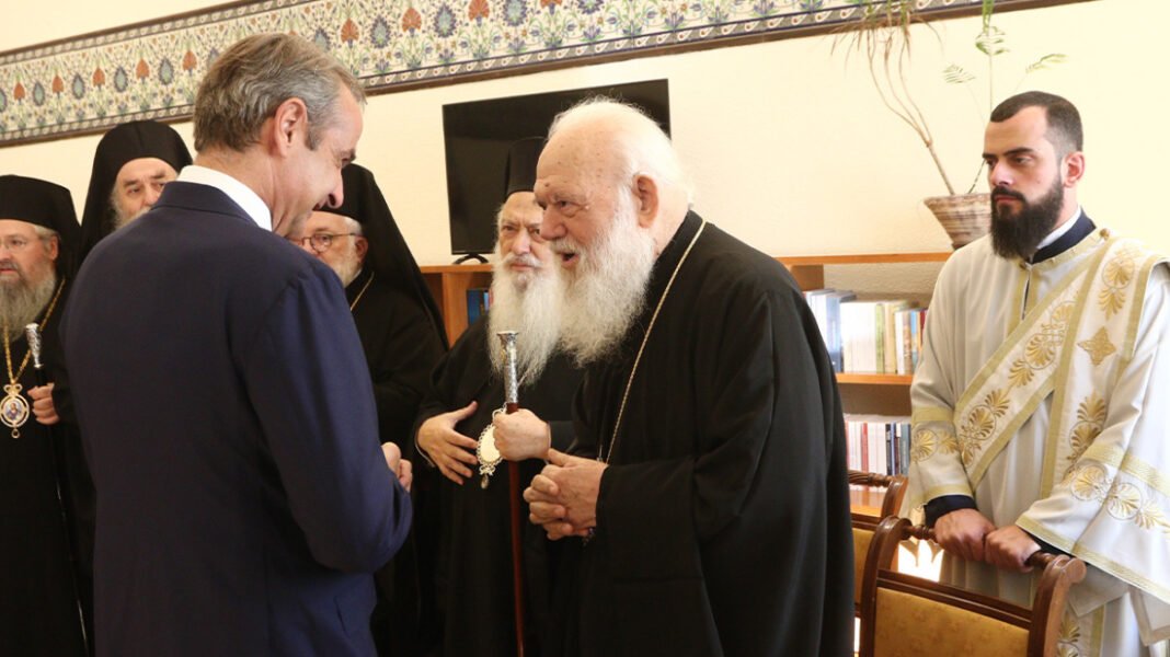 Ο αγιασμός της Βουλής: Οι παρέες και τα πηγαδάκια, ποιοι μίλησαν με ποιους – Δείτε φωτογραφίες Ο αγιασμός της Βουλής: Οι παρέες και τα πηγαδάκια, ποιοι μίλησαν με ποιους – Δείτε φωτογραφίες