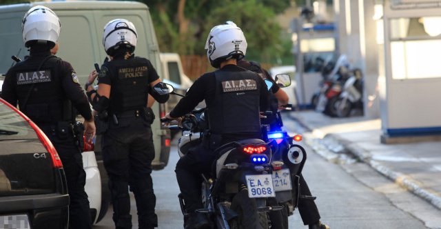 Συνελήφθη 19χρονος που άρπαξε αλυσίδα από τον λαιμό 67χρονου στην περιοχή των Πατησίων Συνελήφθη-19χρονος-που-άρπαξε-αλυσίδα-από-τον-λαιμό-67χρονου-στην-περιοχή-των-Πατησίων