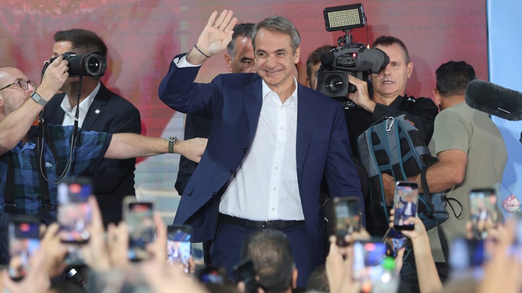 Tο παρασκήνιο των γενεθλίων της ΝΔ: Το 4Χ4 του Μητσοτάκη, το νεοδημοκρατικό ρετρό συσπείρωσης και οι αναφορές στους «πρώην»