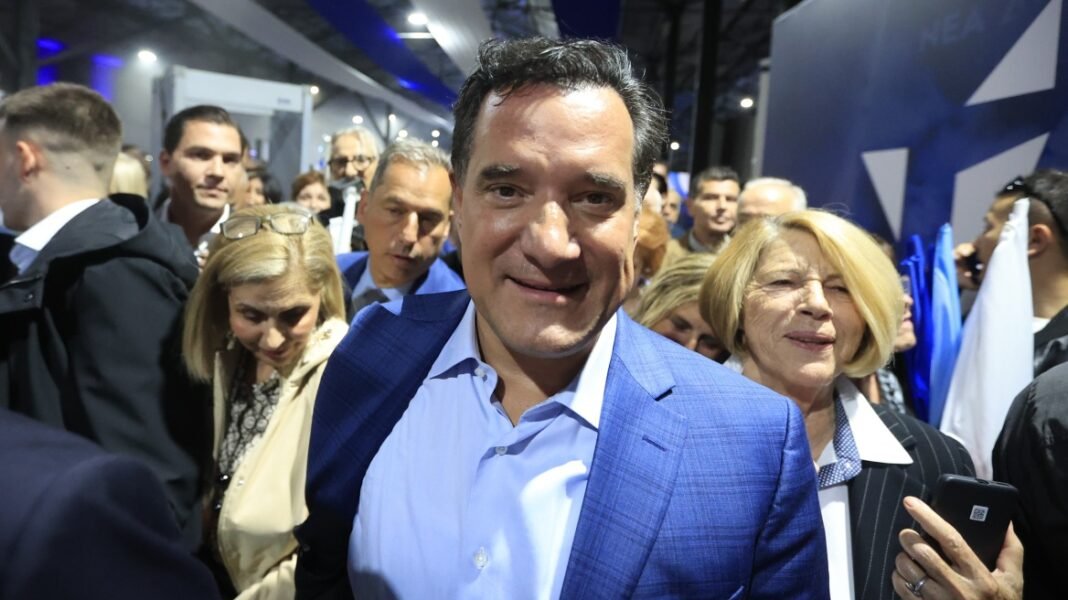 Γεωργιάδης κατά Δένδια: Απορώ με υπουργούς που επέλεξαν να λείπουν από τη γιορτή της ΝΔ επειδή λέει είχαν άλλες υποχρεώσεις Γεωργιάδης κατά Δένδια: Απορώ με υπουργούς που επέλεξαν να λείπουν από τη γιορτή της ΝΔ επειδή λέει είχαν άλλες υποχρεώσεις