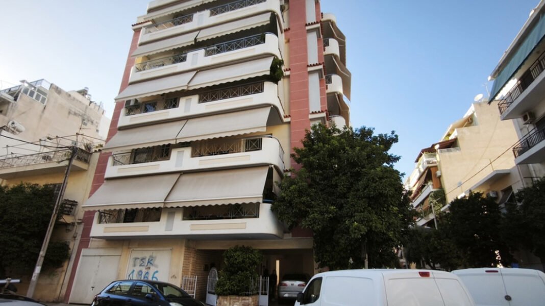 Σε-εξέλιξη-οι-έρευνες-για-τα-δύο-φιαλίδια-που-βρέθηκαν-στην-Καλλιθέα:-Τι-είναι-το-πικρικό-οξύ-που-εικάζεται-ότι-περιέχουν