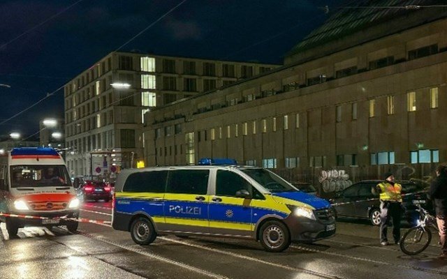 Σουηδία: Αστυνομικοί πυροβόλησαν άνδρα έξω από το ανάκτορο της Στοκχόλμης Σουηδία:-Αστυνομικοί-πυροβόλησαν-άνδρα-έξω-από-το-ανάκτορο-της-Στοκχόλμης