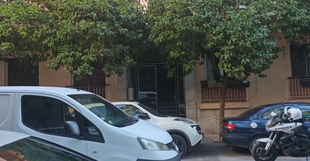 Εκκενώθηκαν-δύο-πολυκατοικίες-στην-Καλλιθέα,-για-ανάλυση-τα-φιαλίδια-που-ενδέχεται-να-περιέχουν-επικίνδυνη-ουσία