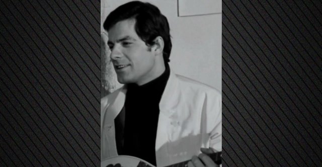 Η ζωή του Νίκου Δαδινόπουλου: Η καθοριστική γνωριμία του ζεν πρεμιέ με τη Μαίρη Ευαγγέλου, ο γιος τους και το τέλος της ζωής του στην Κρήτη Η-ζωή-του-Νίκου-Δαδινόπουλου:-Η-καθοριστική-γνωριμία-του-ζεν-πρεμιέ-με-τη-Μαίρη-Ευαγγέλου,-ο-γιος-τους-και-το-τέλος-της-ζωής-του-στην-Κρήτη