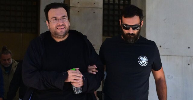 Ελέγχονται και για φοροδιαφυγή ο Καμπούρης, η σύζυγός του και οι συγκατηγορούμενοί τους Ελέγχονται-και-για-φοροδιαφυγή-ο-Καμπούρης,-η-σύζυγός-του-και-οι-συγκατηγορούμενοί-τους