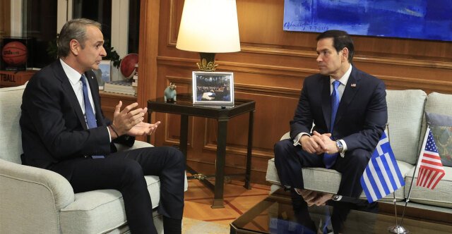 Προζυμένιο ψωμί, φάβα, ντολμάς με θαλασσινά και φιλέτο ψαριού: Το μενού στο δείπνο Μητσοτάκη – Ρούμπιο στο Tudor Hall του «King George» Προζυμένιο-ψωμί,-φάβα,-ντολμάς-με-θαλασσινά-και-φιλέτο-ψαριού:-Το-μενού-στο-δείπνο-Μητσοτάκη-–-Ρούμπιο-στο-tudor-hall-του-«king-george»
