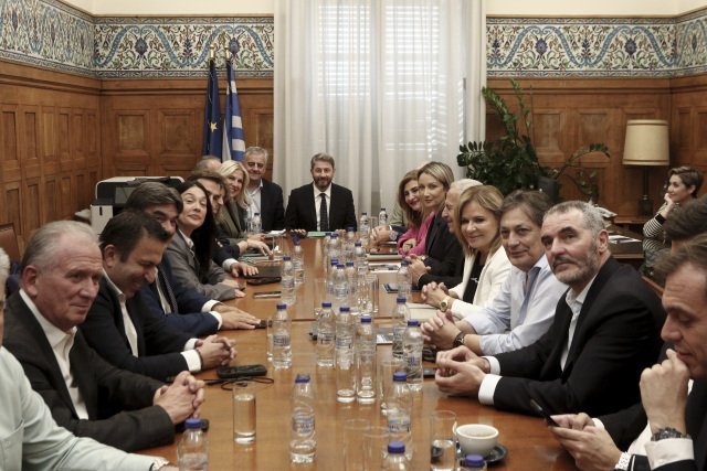 Διμέτωπος και πάλι από τον Ανδρουλάκη κατά ΝΔ-ΕΛ.Α.Σ, «μην αφήνετε τίποτε να πέσει κάτω ζήτησε από τους βουλευτές του ΠΑΣΟΚ Διμέτωπος-και-πάλι-από-τον-Ανδρουλάκη-κατά-ΝΔ-ΕΛΑ.Σ,-«μην-αφήνετε-τίποτε-να-πέσει-κάτω-ζήτησε-από-τους-βουλευτές-του-ΠΑΣΟΚ