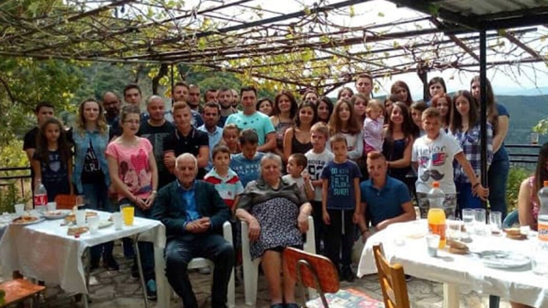 Θλίψη στο τελευταίο αντίο της Μαρίας Ευθυμίου, μητέρας 18 παιδιών από την Κυπάρισσο Αγρινίου Θλίψη-στο-τελευταίο-αντίο-της-Μαρίας-Ευθυμίου,-μητέρας-18-παιδιών-από-την-Κυπάρισσο-Αγρινίου