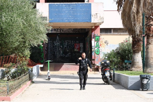 Μάθημα με τηλεκπαίδευση για 4.000 μαθητές στην Γκράβα, το μυστήριο με την οσμή αερίου και τα ερωτήματα για την ασφάλεια Μάθημα-με-τηλεκπαίδευση-για-4.000-μαθητές-στην-Γκράβα,-το-μυστήριο-με-την-οσμή-αερίου-και-τα-ερωτήματα-για-την-ασφάλεια