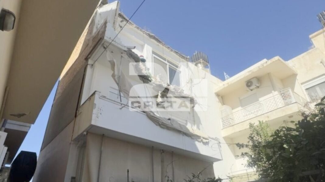 Κατέρρευσαν τμήματα από ταράτσα και μπαλκόνι πολυκατοικίας στο Ηράκλειο Κρήτης μέσα στη νύχτα, δείτε εικόνες και βίντεο Κατέρρευσαν-τμήματα-από-ταράτσα-και-μπαλκόνι-πολυκατοικίας-στο-Ηράκλειο-Κρήτης-μέσα-στη-νύχτα,-δείτε-εικόνες-και-βίντεο