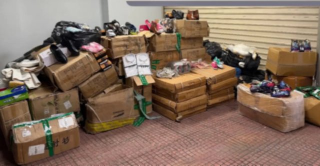 Συνελήφθη 56χρονος με 36 κιλά λαθραία καπνικά προϊόντα και είδη ρουχισμού στην Ομόνοια Συνελήφθη-56χρονος-με-36-κιλά-λαθραία-καπνικά-προϊόντα-και-είδη-ρουχισμού-στην-Ομόνοια