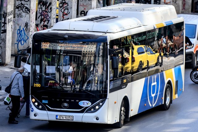 Συνελήφθη 65χρονος οδηγός λεωφορείου που παραβίασε δύο κόκκινα φανάρια στη Μεσογείων Συνελήφθη-65χρονος-οδηγός-λεωφορείου-που-παραβίασε-δύο-κόκκινα-φανάρια-στη-Μεσογείων
