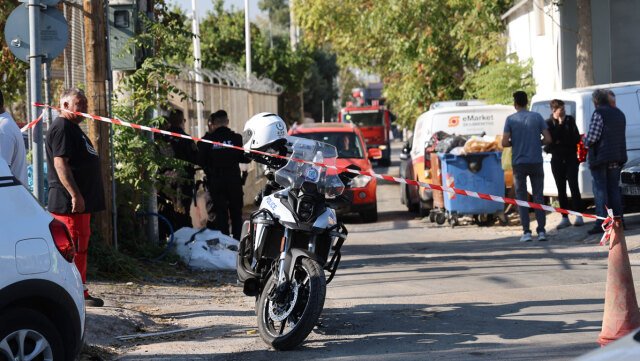 Σε εξέλιξη η κατάσβεση της φωτιάς σε δύο βιοτεχνίες στον Ελαιώνα, απομακρύνονται όσοι βρίσκονται σε απόσταση 400 μέτρων από τα κτίρια Σε-εξέλιξη-η-κατάσβεση-της-φωτιάς-σε-δύο-βιοτεχνίες-στον-Ελαιώνα,-απομακρύνονται-όσοι-βρίσκονται-σε-απόσταση-400-μέτρων-από-τα-κτίρια