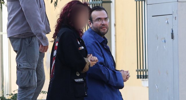 Στην Ευελπίδων ο Καμπούρης, η σύζυγός του και 9 κατηγορούμενοι για την απάτη εις βάρος του ΕΦΚΑ – Για «λογιστικό λάθος» μιλά ο δικηγόρος του Στην-Ευελπίδων-ο-Καμπούρης,-η-σύζυγός-του-και-9-κατηγορούμενοι-για-την-απάτη-εις-βάρος-του-ΕΦΚΑ-–-Για-«λογιστικό-λάθος»-μιλά-ο-δικηγόρος-του