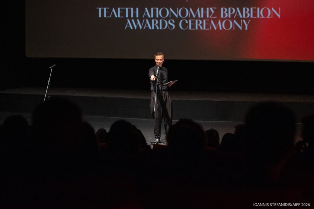 Η-Χρυσή-Αθηνά-στον-«Αυτόκλητο-Φτερωτό»:-Όσα-έγιναν-στην-απονομή-των-«Ελληνικών-Μικρών-Ιστοριών»