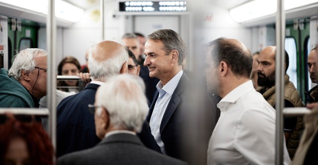 Ο Μητσοτάκης στον Ηλεκτρικό σε δρομολόγιο με τον πρώτο συρμό που εκσυγχρονίστηκε, μίλησε με επιβάτες και τουρίστες, δείτε βίντεο Ο-Μητσοτάκης-στον-Ηλεκτρικό-σε-δρομολόγιο-με-τον-πρώτο-συρμό-που-εκσυγχρονίστηκε,-μίλησε-με-επιβάτες-και-τουρίστες,-δείτε-βίντεο