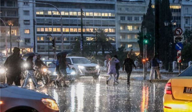 Επικαιροποιήθηκε-το-έκτακτο-δελτίο-επιδείνωσης-του-καιρού-για-ισχυρές-καταιγίδες-και-10-μποφόρ-στο-Αιγαίο:-Ποιες-περιοχές-κινδυνεύουν-από-πλημμύρες