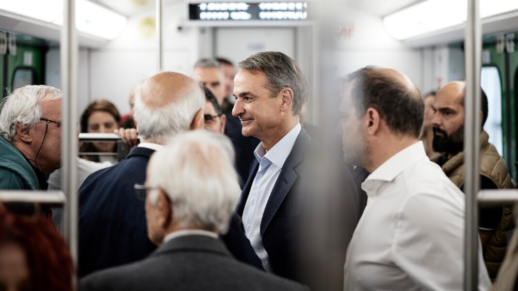 Ο Μητσοτάκης στον Ηλεκτρικό σε δρομολόγιο με τον πρώτο συρμό που εκσυγχρονίστηκε, μίλησε με επιβάτες και τουρίστες, δείτε βίντεο Ο Μητσοτάκης στον Ηλεκτρικό σε δρομολόγιο με τον πρώτο συρμό που εκσυγχρονίστηκε, μίλησε με επιβάτες και τουρίστες, δείτε βίντεο